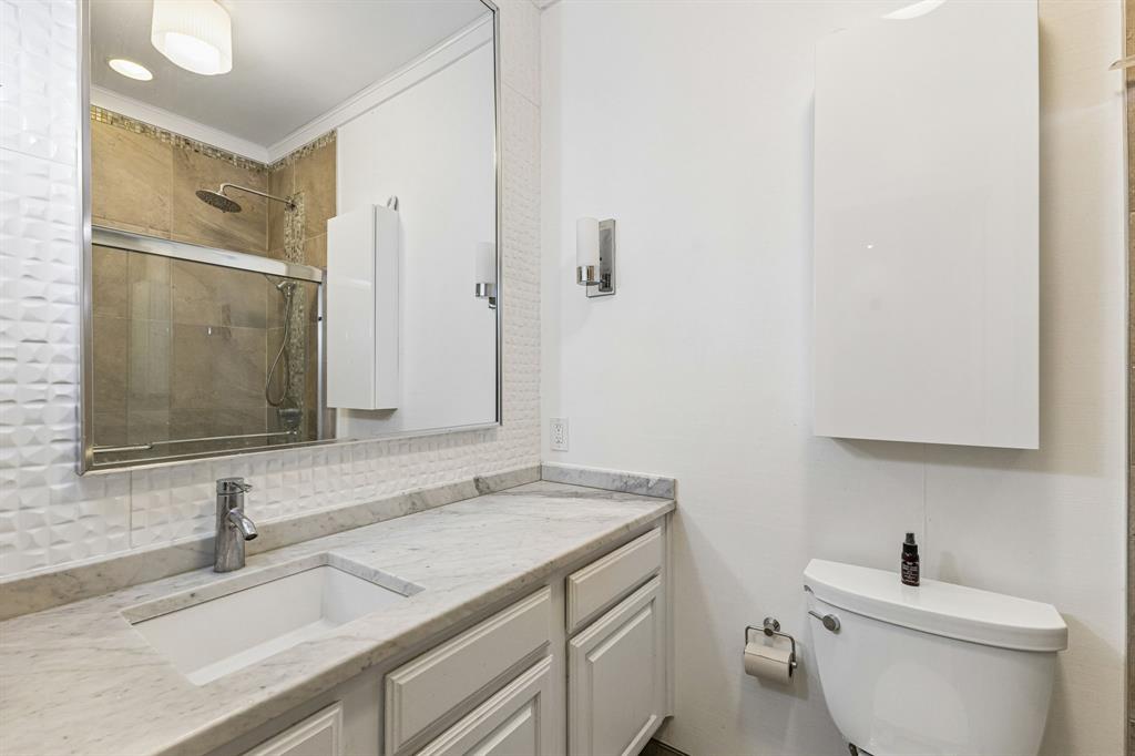 Oaks Of Lakewood Condo - Residential