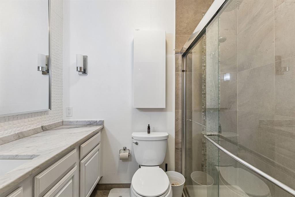 Oaks Of Lakewood Condo - Residential