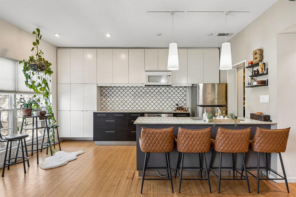 7151 Gaston Avenue 406