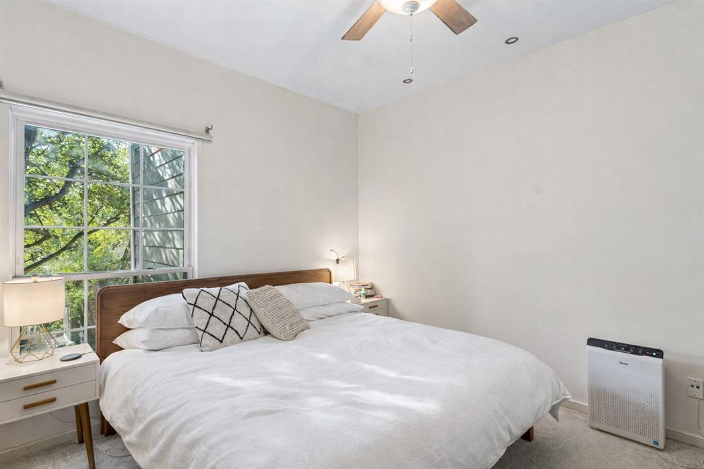 Oaks Of Lakewood Condo - Residential