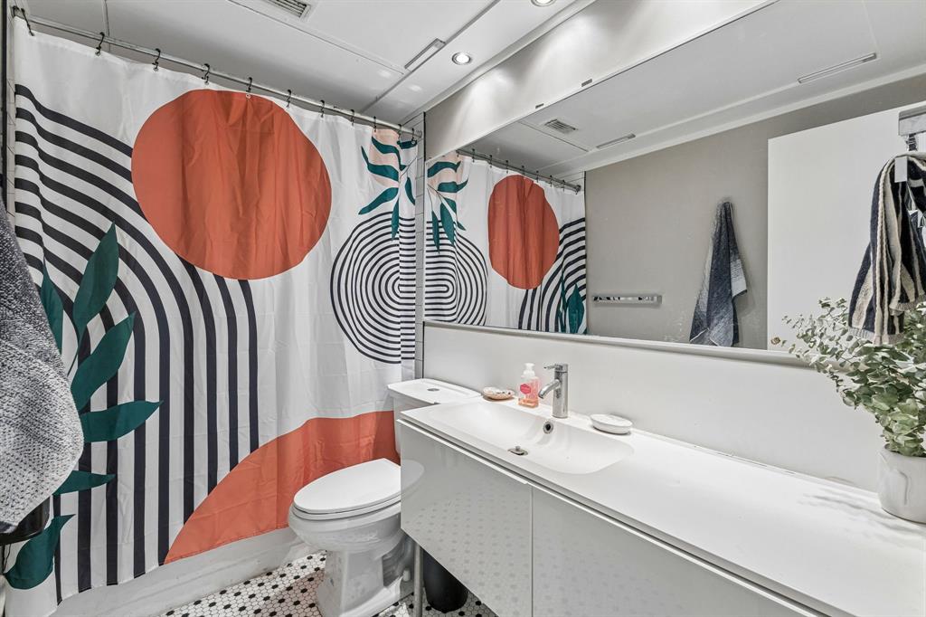 Oaks Of Lakewood Condo - Residential