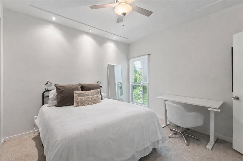 Oaks Of Lakewood Condo - Residential