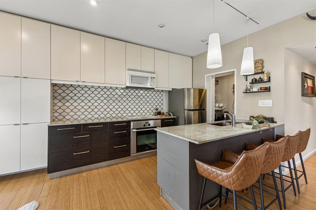 Oaks Of Lakewood Condo - Residential