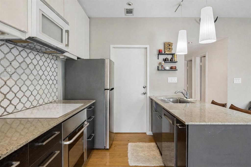Oaks Of Lakewood Condo - Residential