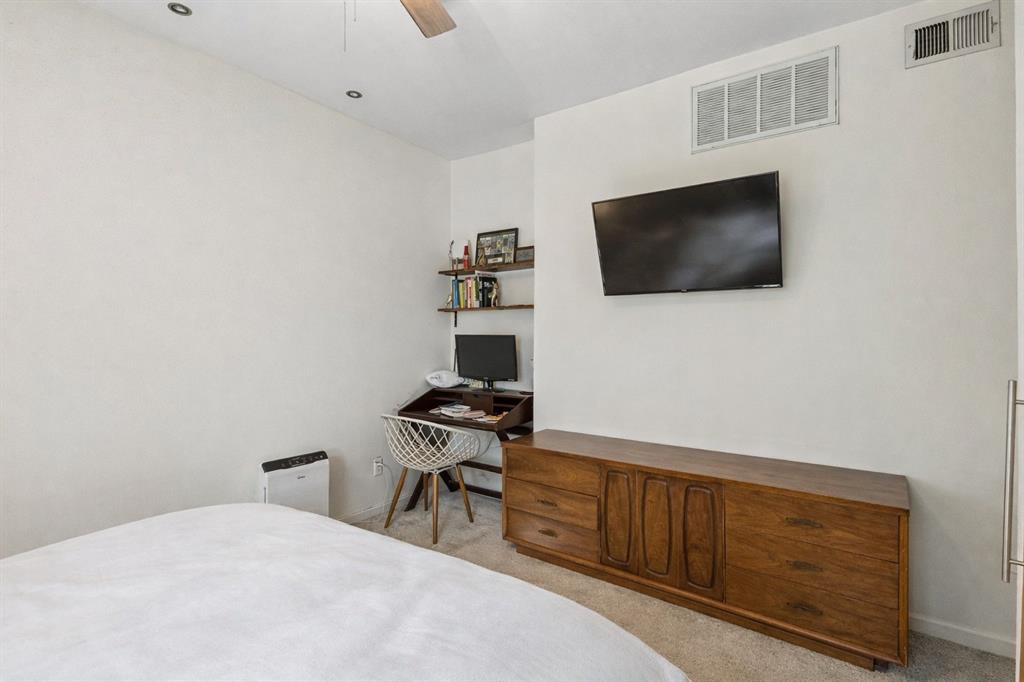 Oaks Of Lakewood Condo - Residential