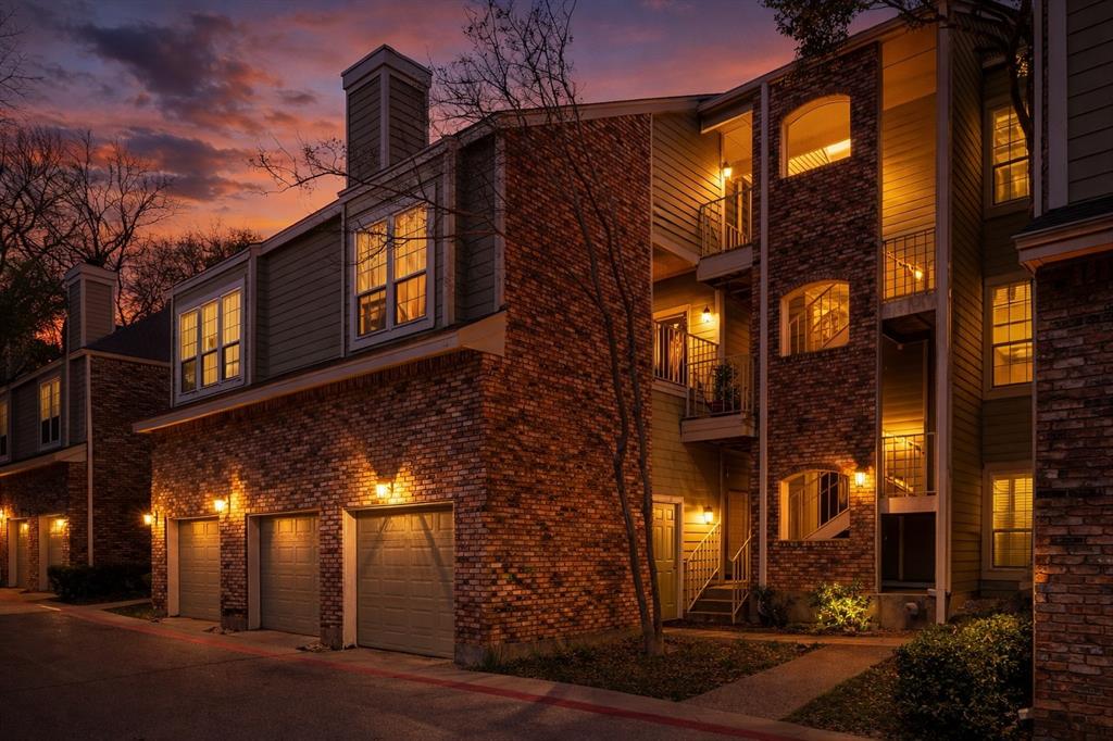 Oaks Of Lakewood Condo - Residential