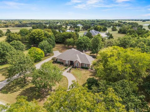 Photo of 1 Bluebonnet Trail, Greenville, TX 75402 (MLS # 21074798)