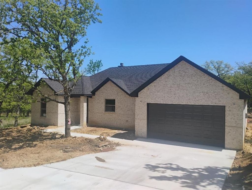 Photo for 192 Johnston Lane, Runaway Bay, TX 76426 (MLS # 21100385)