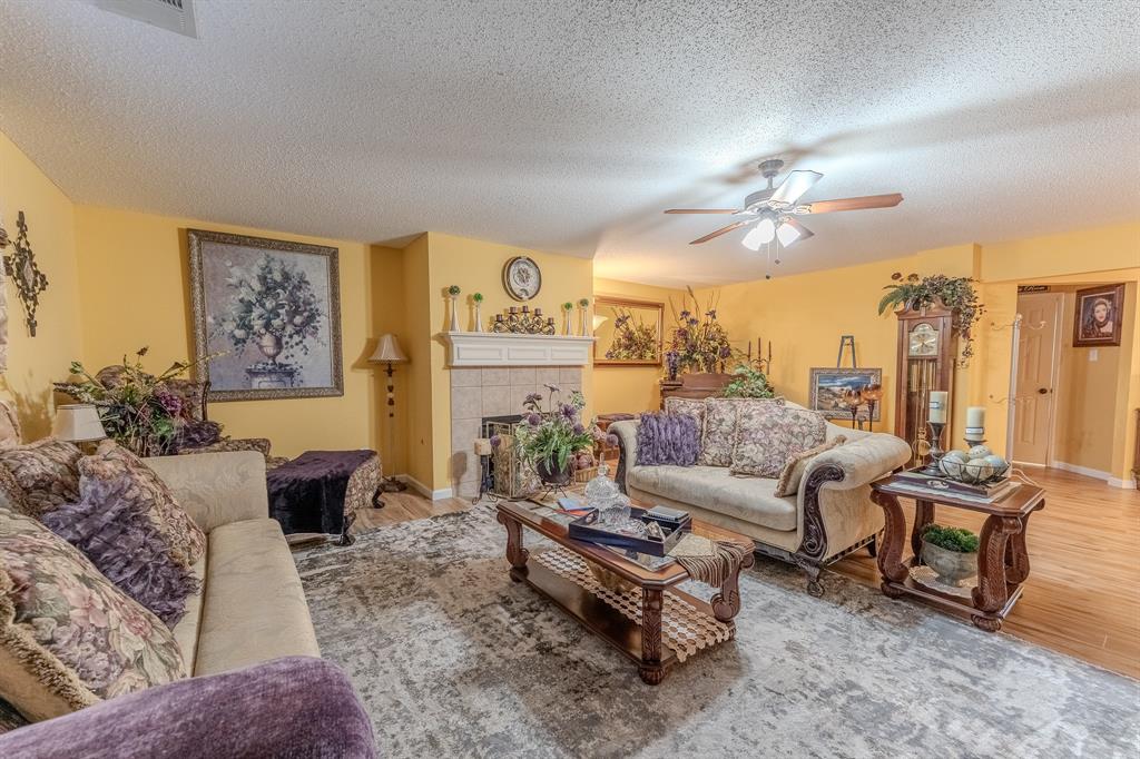 441 Cloverleaf Drive