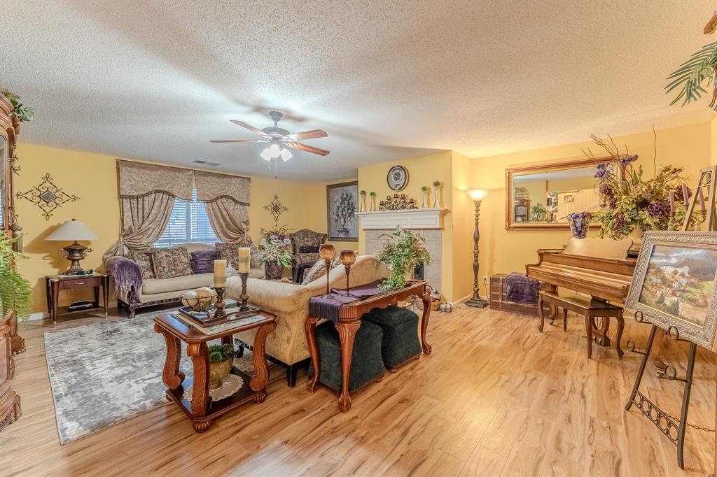 441 Cloverleaf Drive