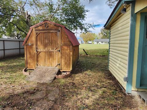 Tiny photo for 407 E Hughes Street, Collinsville, TX 76233 (MLS # 21101959)
