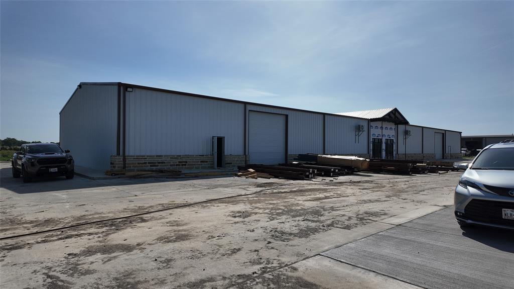 16401 Fm 548