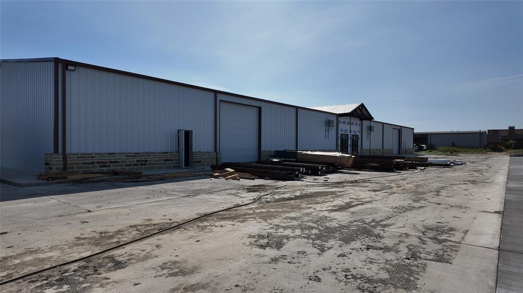 16401 Fm 548