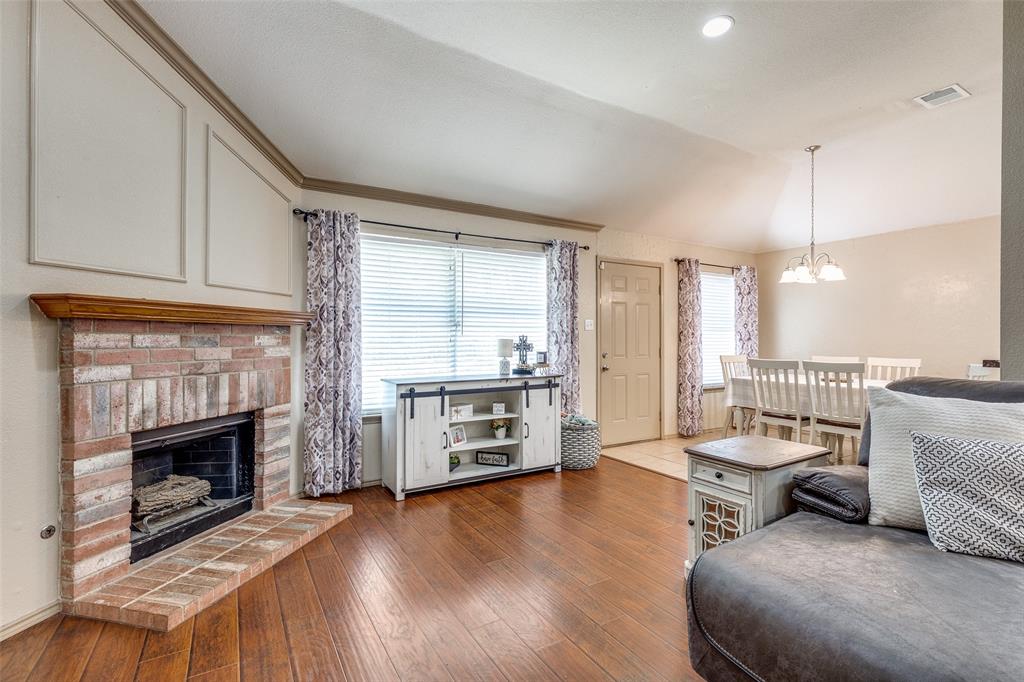 943 Santa Fe Drive