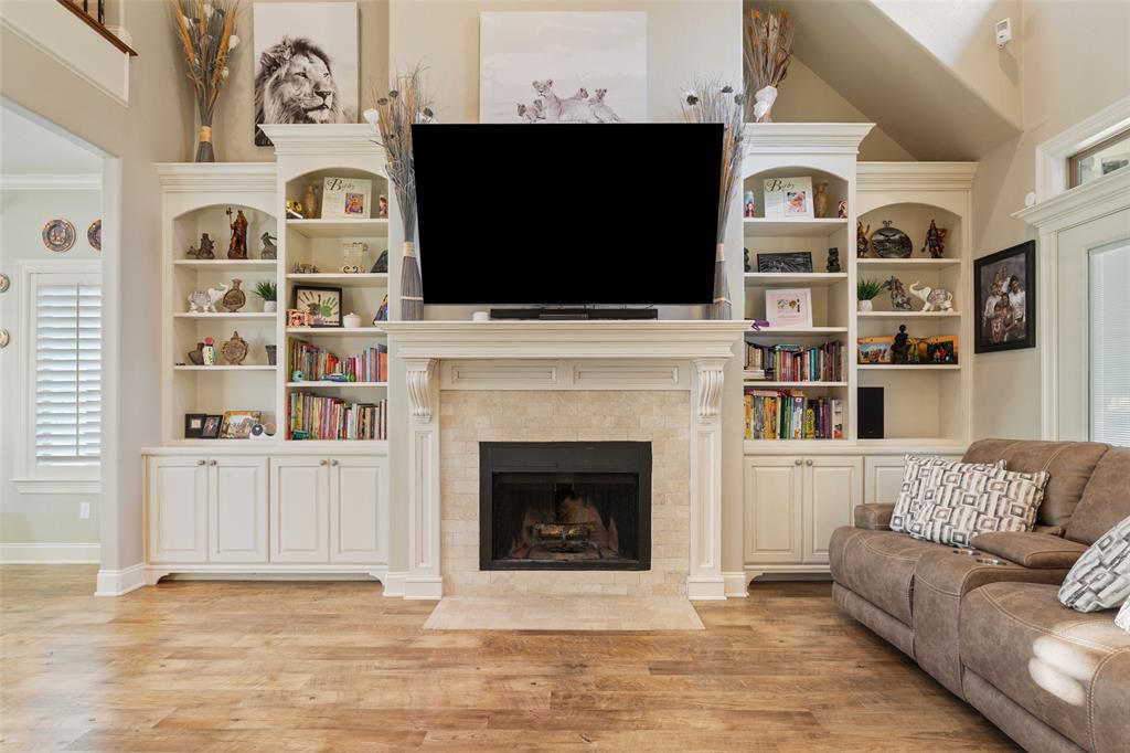 2313 Nicholas