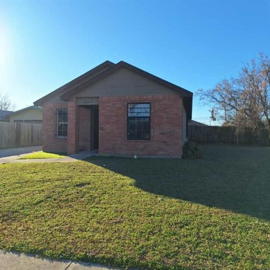 Corner Lot Home for Sale in Fort Worth TX Updated & Move-In Ready

Welcome to 5200 Carol Avenue, Fort Worth, TX — a move-in ready home on a spacious corner lot offering the perfect combination of comfort, convenience, and value in today’s market.

This Fort Worth home for sale features a bright, open-concept layout with abundant natural light, creating an inviting space ideal for both everyday living and entertaining. The living area flows seamlessly into the kitchen, which offers ample cabinet storage, generous counter space, and functionality for cooking and hosting.

The home includes well-sized bedrooms with flexible use options—perfect for families, roommates, or a dedicated home office. Whether you’re a first-time homebuyer, downsizing, or an investor looking for rental property in Fort Worth, this home checks all the boxes.

Situated on a premium corner lot, the property offers extra yard space, added privacy, and strong curb appeal. The outdoor area provides room to relax, entertain, or customize to your needs.

Prime Fort Worth Location – Conveniently located near major highways, shopping, dining, and local amenities, making commuting and daily living easy.