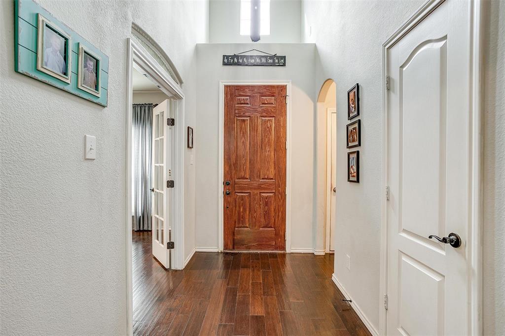 558 Ascot Way