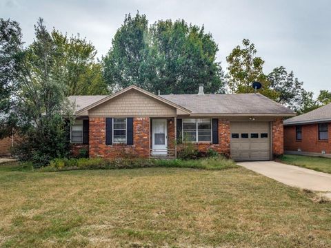 Photo of 1108 Laguna Drive, Denton, TX 76209 (MLS # 21094312) Photo of 1108 Laguna Drive, Denton, TX 76209 (MLS # 21094312)