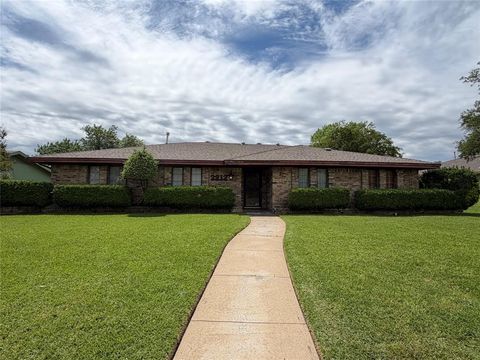 2212 Heather Hill Lane Plano TX 75075