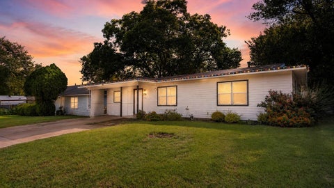 Photo of 329 Claudia Street, Arlington, TX 76010 (MLS # 21313638)