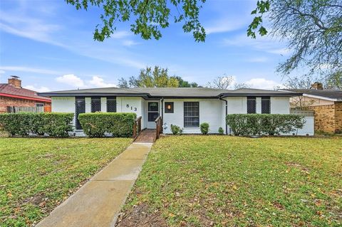 Photo of 813 Cherry Hills Drive, Lancaster, TX 75134 (MLS # 21126634)