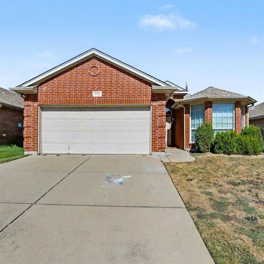 Beautiful 3BR Home with Vaulted Ceilings, Fireplace, & Fenced Yard 

Welcome to this Fantastic open concept floorplan with nice flow from spacious living room to kitchen, and includes dining nook. The living room features vaulted ceilings and fireplace. New wood look flooring just installed and easy to maintain.  Primary suite includes garden tub, separate shower, and nice closet space. Fenced backyard, and 2 car garage. Not to mention, a great established neighborhood with access to community pool. Don't miss out on this one!