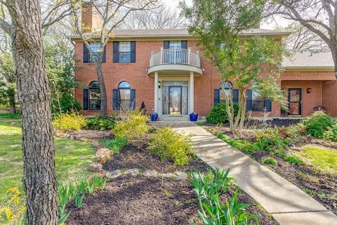 Photo of 140 Creekside Drive, Double Oak, TX 75077 (MLS # 21213541)