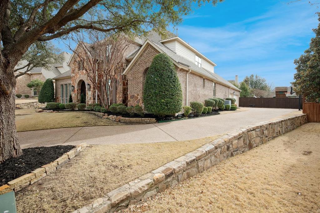 Lacima Manor - Residential