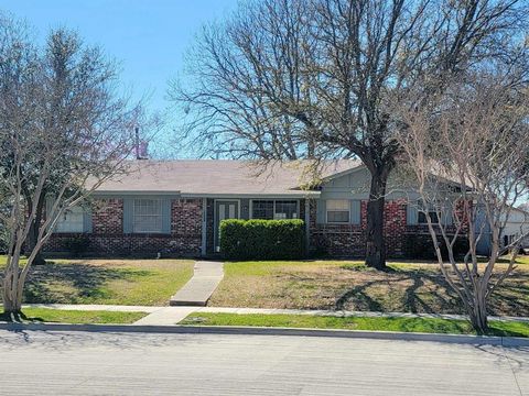 Photo of 3205 Parkside Drive, Mesquite, TX 75150 (MLS # 21149393)
