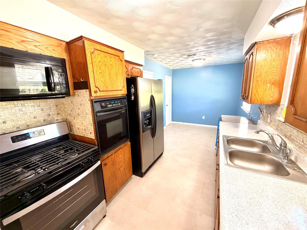 Dallas North Estates Fifth Instl - Residential Lease