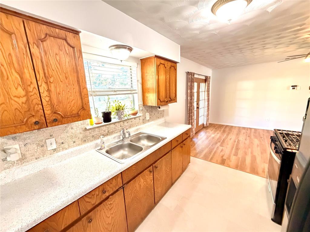 Dallas North Estates Fifth Instl - Residential Lease