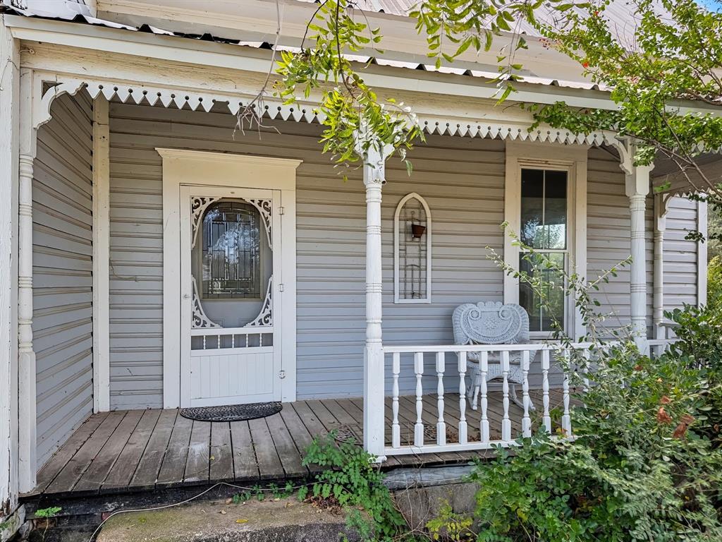 700 W Leslie Street