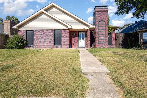 2825 Stoneridge Drive Garland TX 75044