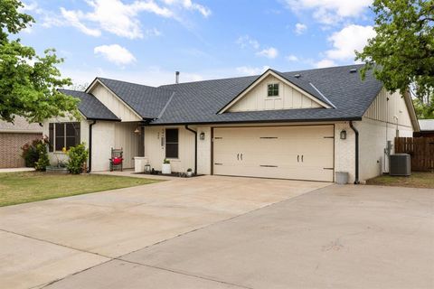 208 N Oak Lane Tolar TX 76476