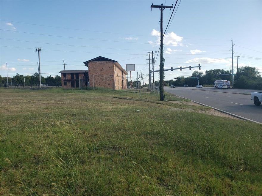 Motivated seller! Picture your boutique, office, or studio on this 0.16-acre lot in South Dallas' sought-after corridor. Zoned CR (Community Retail), the site is tailor-made for community-serving businesses. Water, sewer, and electric wait at the lot line, so you can focus on shaping the space to your vision. UNT Dallas, the South-East DPD station, Dallas VA Hospital, shops, and dining are minutes away, with highways whisking clients from every direction. Downtown Dallas and the lively Bishop Arts District are a quick 10-minute drive.