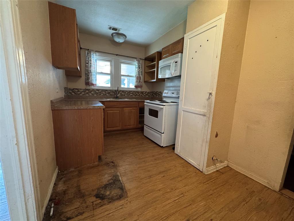 918 N Barnett Avenue