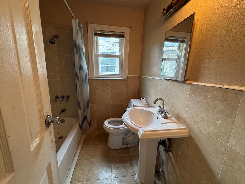 918 N Barnett Avenue