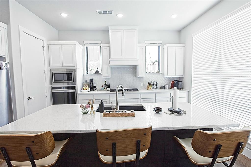 Dallas, Texas 75204, United States, 2 Bedrooms Bedrooms, ,3 BathroomsBathrooms,Residential,Active,212303