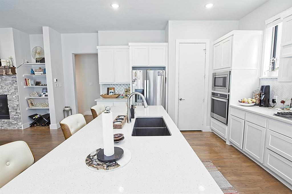 Dallas, Texas 75204, United States, 2 Bedrooms Bedrooms, ,3 BathroomsBathrooms,Residential,Active,212303