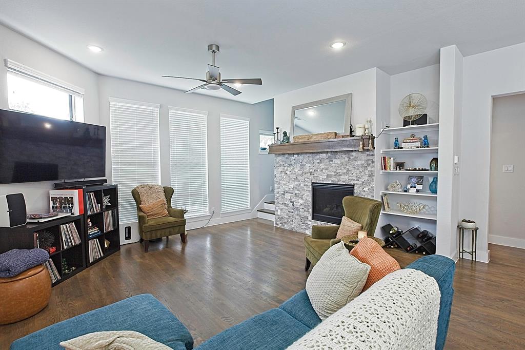 Dallas, Texas 75204, United States, 2 Bedrooms Bedrooms, ,3 BathroomsBathrooms,Residential,Active,212303