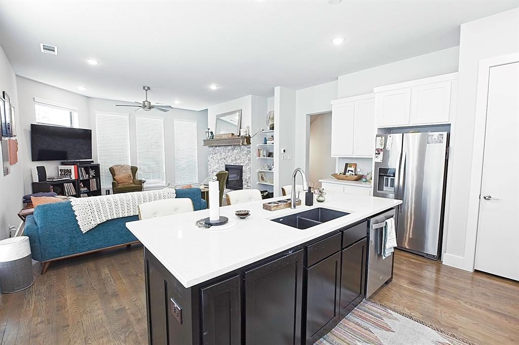 Dallas, Texas 75204, United States, 2 Bedrooms Bedrooms, ,3 BathroomsBathrooms,Residential,Active,212303