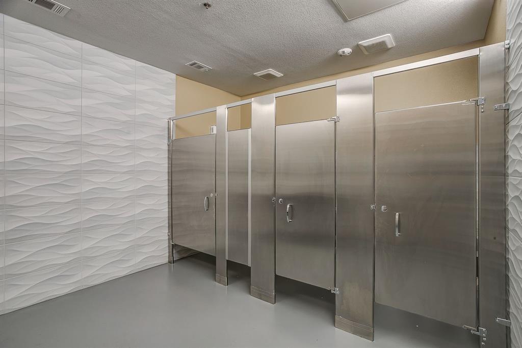 Corridor 51 Bus Center - Commercial Sale