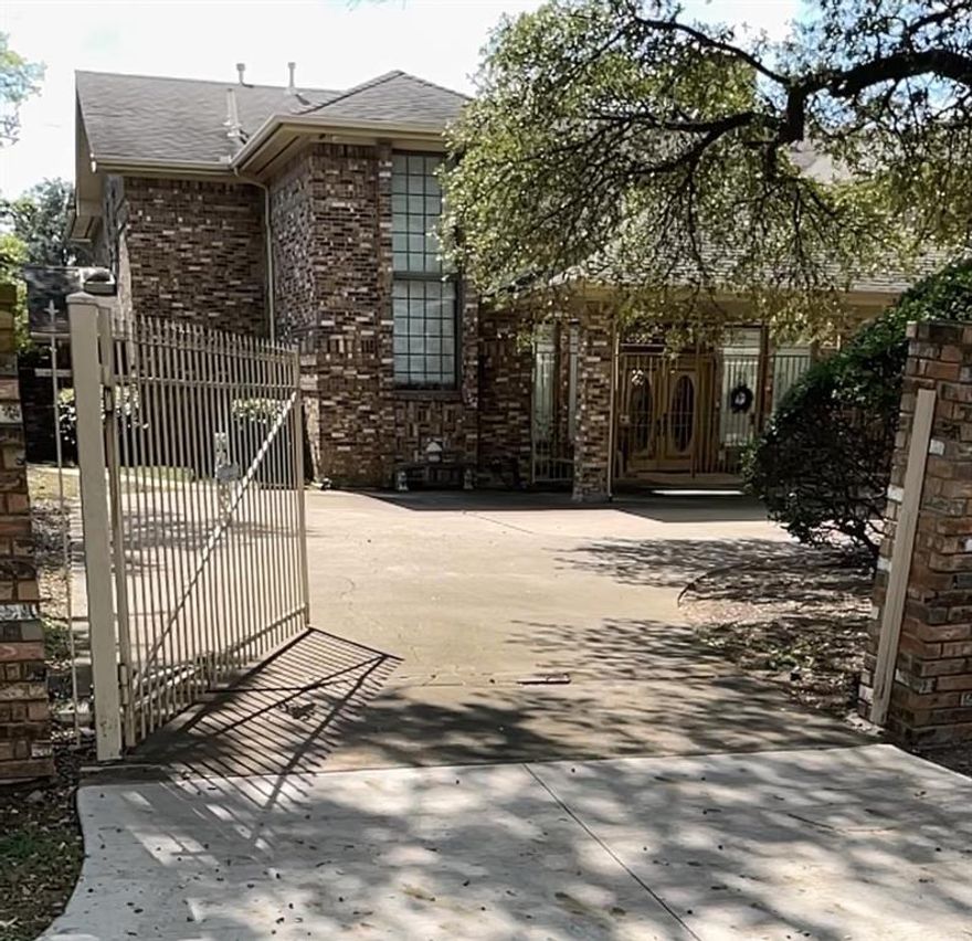 Prime Location, This is a must-see home that perfectly balances luxury and functionality, offering a sophisticated living experience.
This stunning 4-bedroom, 4.5-bathroom residence offers spacious living with two expansive living areas, complete with a wet bar for entertaining. The luxurious primary suite features dual walk-in closets, a large walk-in shower, a jacuzzi tub, and separate vanities for ultimate convenience. Enjoy elegant formal living and dining rooms, plus a gourmet kitchen with a cozy breakfast nook. A grand entry foyer welcomes you, leading to a 3-car garage. Step outside to a backyard oasis, perfect for entertaining with a sparkling pool and covered patio. Don’t miss out on this exceptional home!  Please let me know if you are interested in scheduling a showing to experience this remarkable property firsthand.