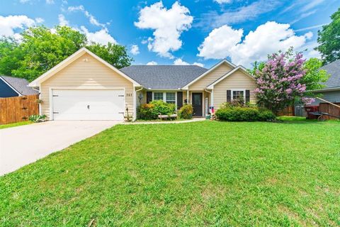 Photo of 707 N Main St, Farmersville, TX 75442 (MLS # 21168782)