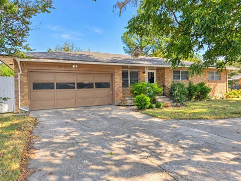 Photo of 2711 Morton Street, Denison, TX 75020 (MLS # 21391402)