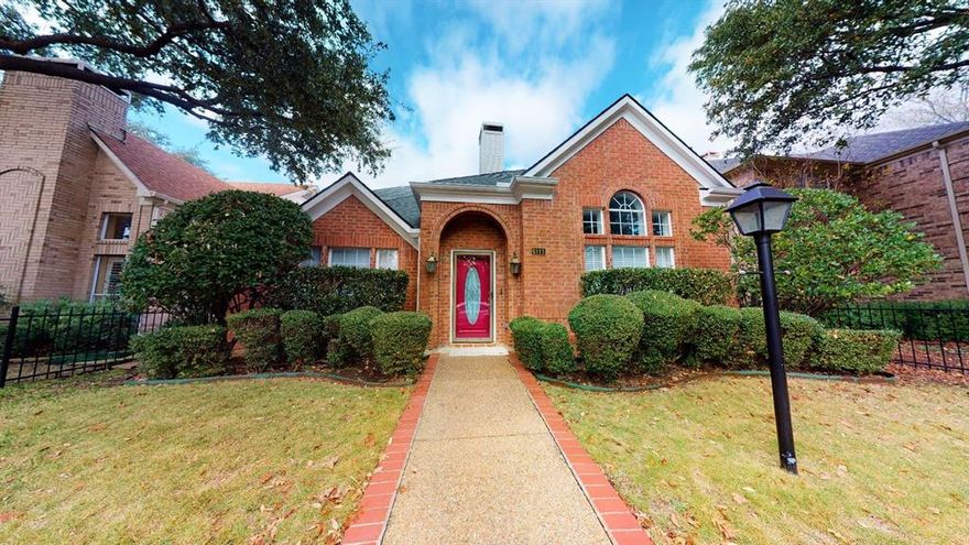 HARD to find updated 4 beds and 2.5 baths house in Dallas near the tollway! Master bedroom downstairs! 3 bedrooms and 1 bathroom upstairs with large walk in closets! come to check this one out and call it HOME before Christmas!