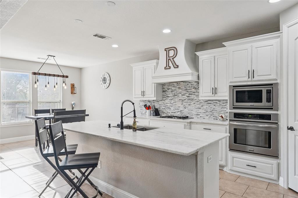 235 Williamsburg Lane