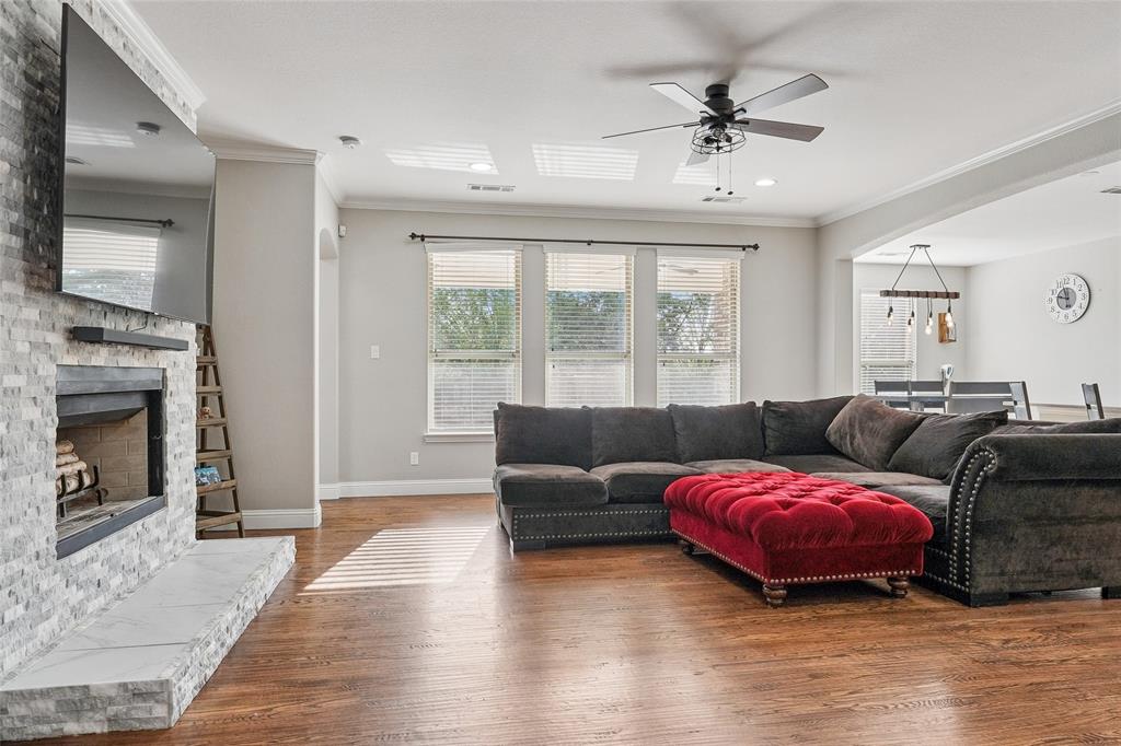 235 Williamsburg Lane