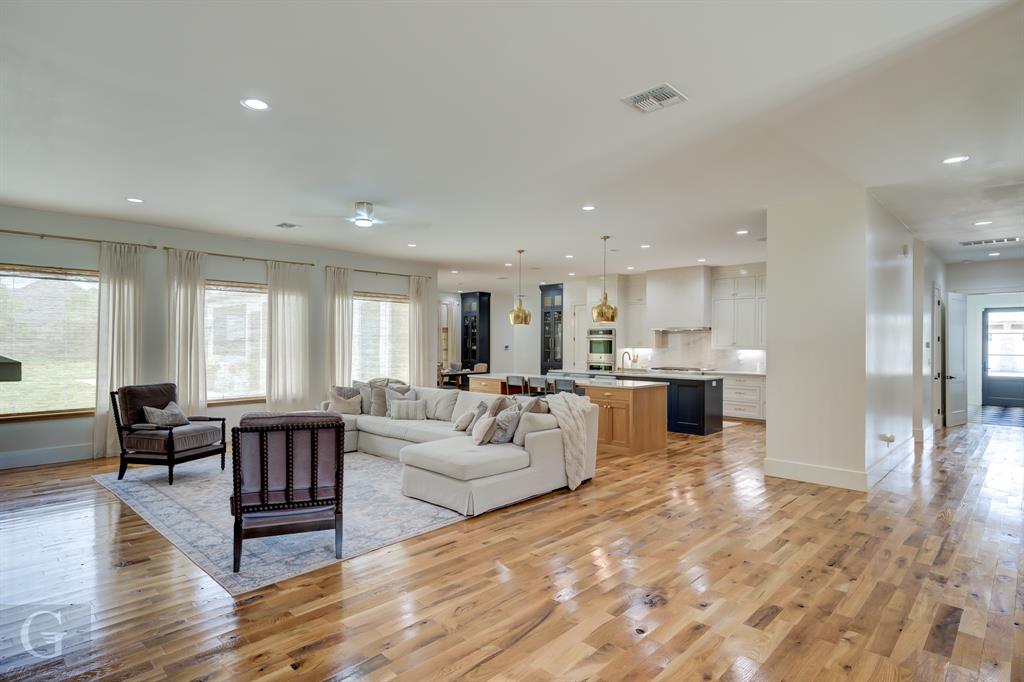 1035 Lochinvar Lane