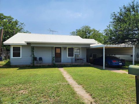 507 Tinkle Street Winters TX 79567